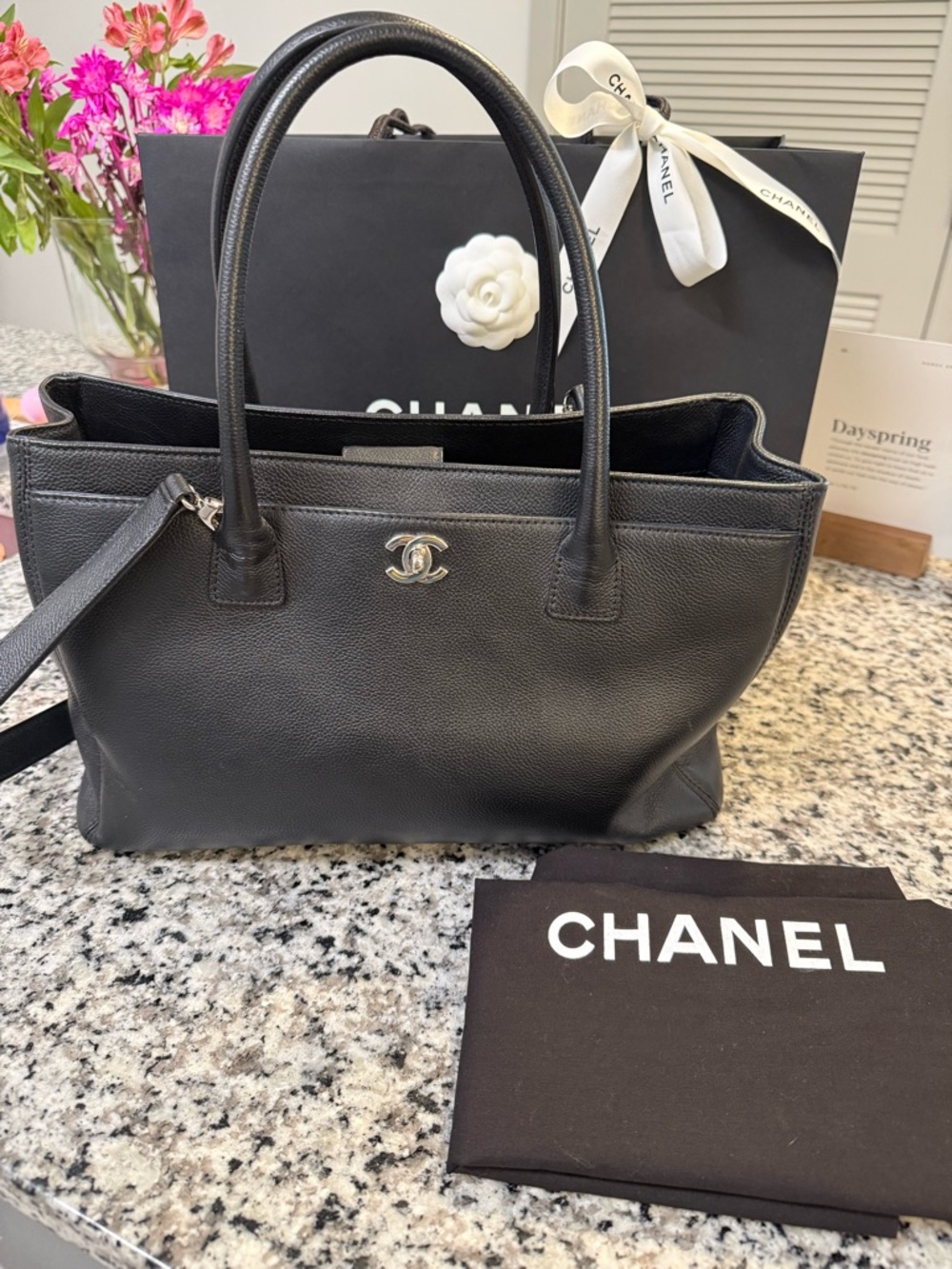 CHANEL Medium Executive Cerf Tote shopper caviar leather